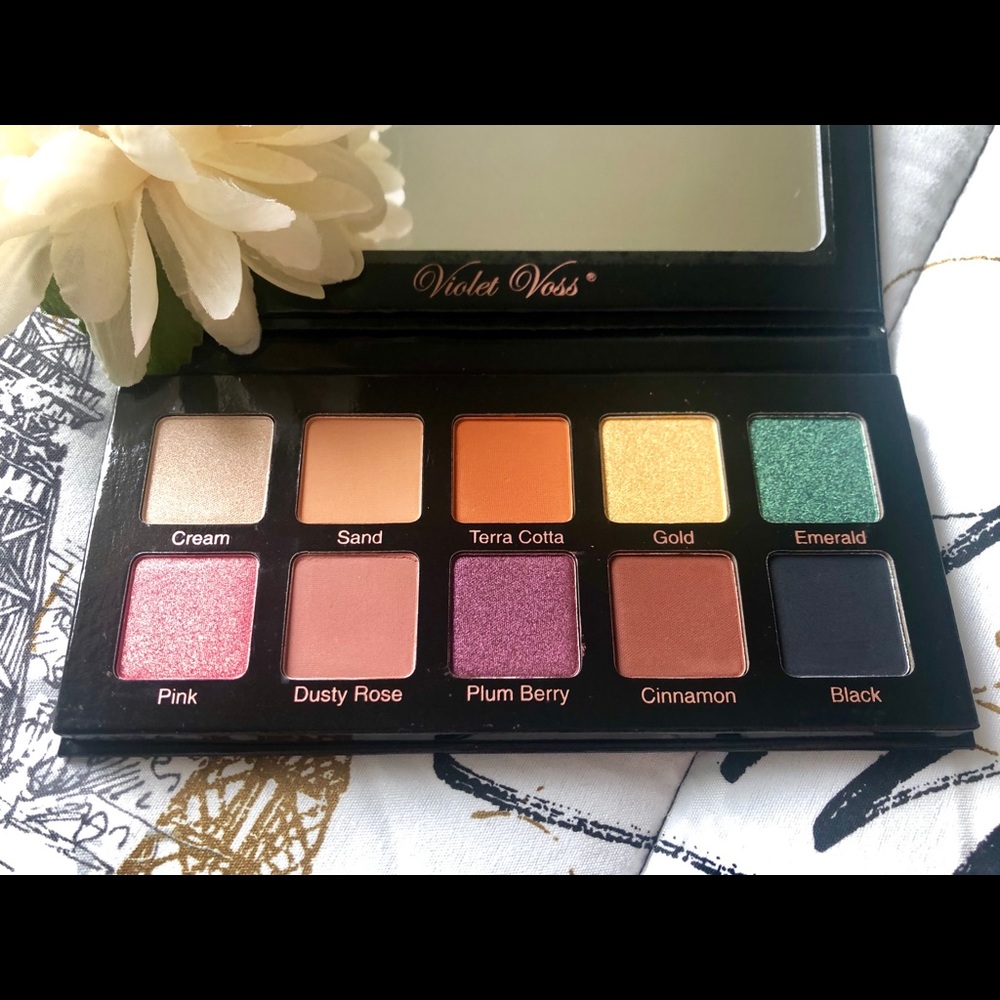 🆕🌟VIOLET VOSS ESSENTIAL EYESHADOW PALETTE🌟